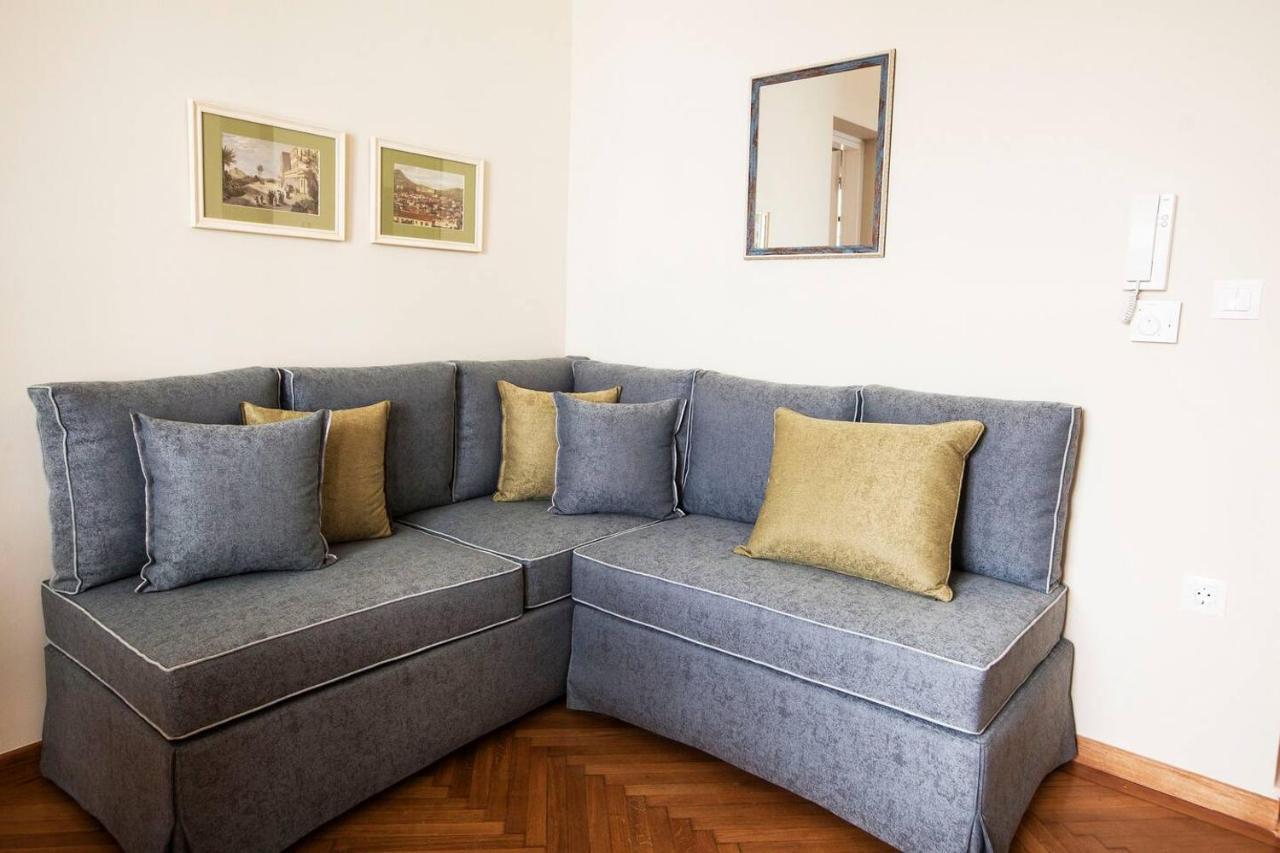 Pagrati Hilton Location Bentzi Family Suite 5 Atenas Exterior foto